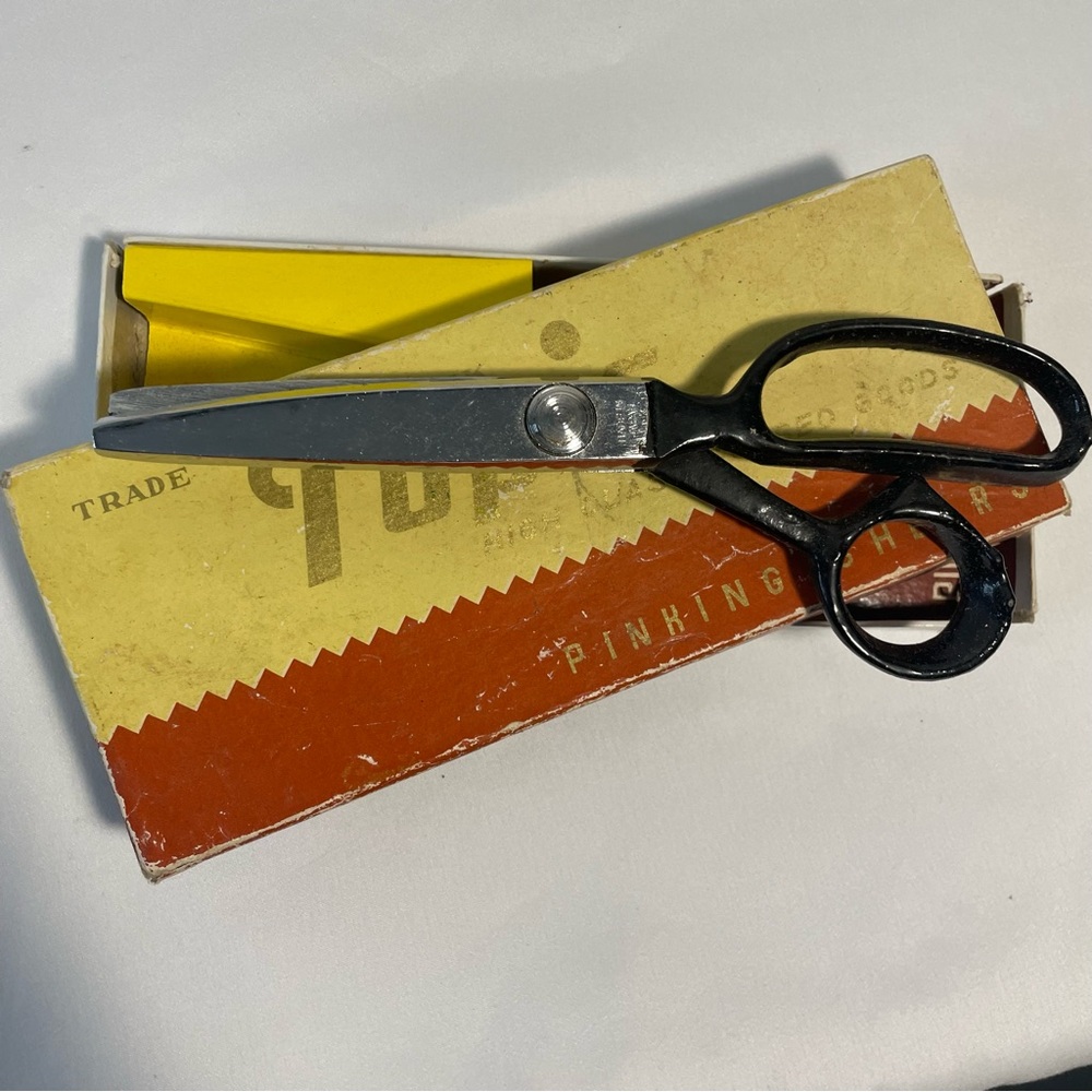 Topic Pinking Shears Zig Zag Scissors Made In Japan W/ Original Box